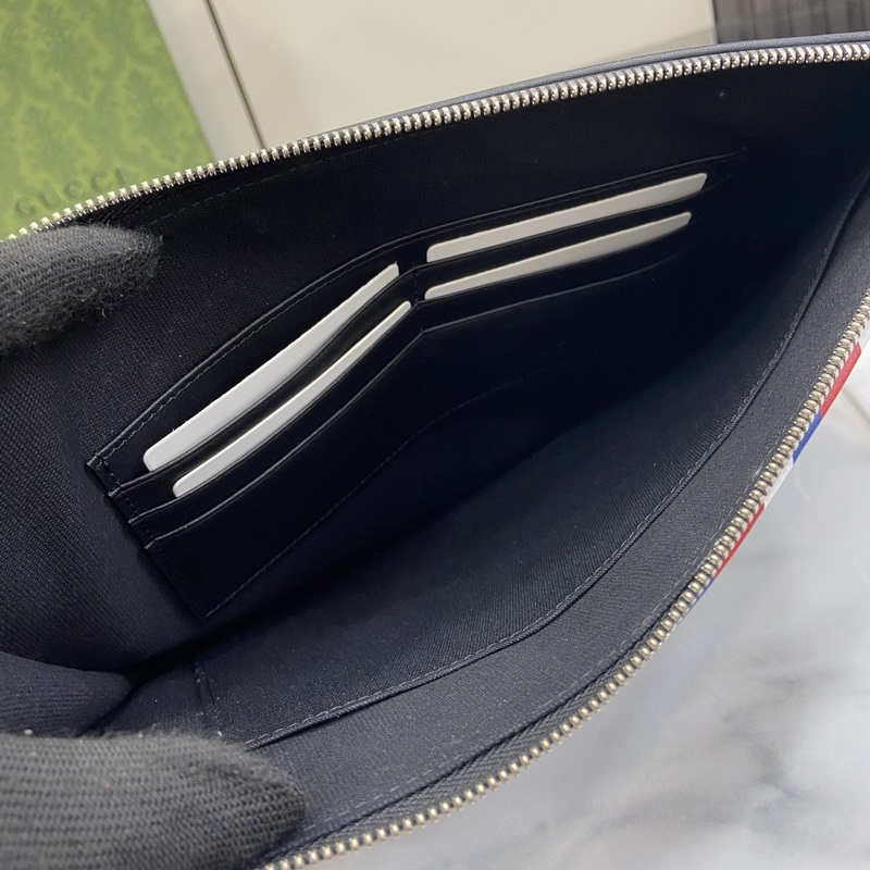 Ophidia系列手包，GG標(biāo)識由在1930年代出現(xiàn)的Gucci格紋演化而來，并