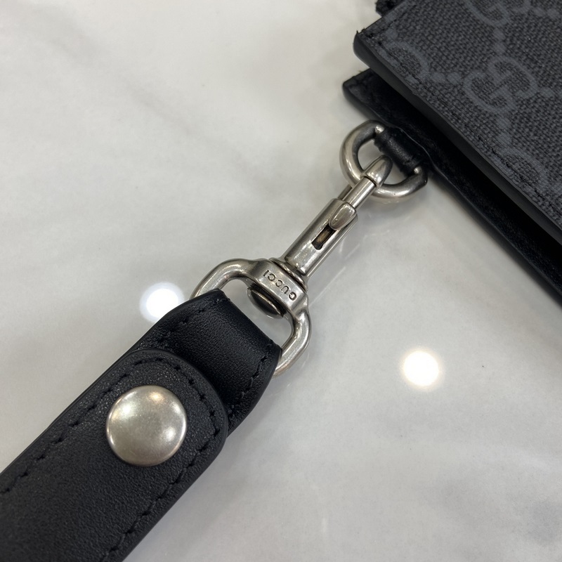 Ophidia系列手包，GG標識由在1930年代出現(xiàn)的Gucci格紋演化而來，并