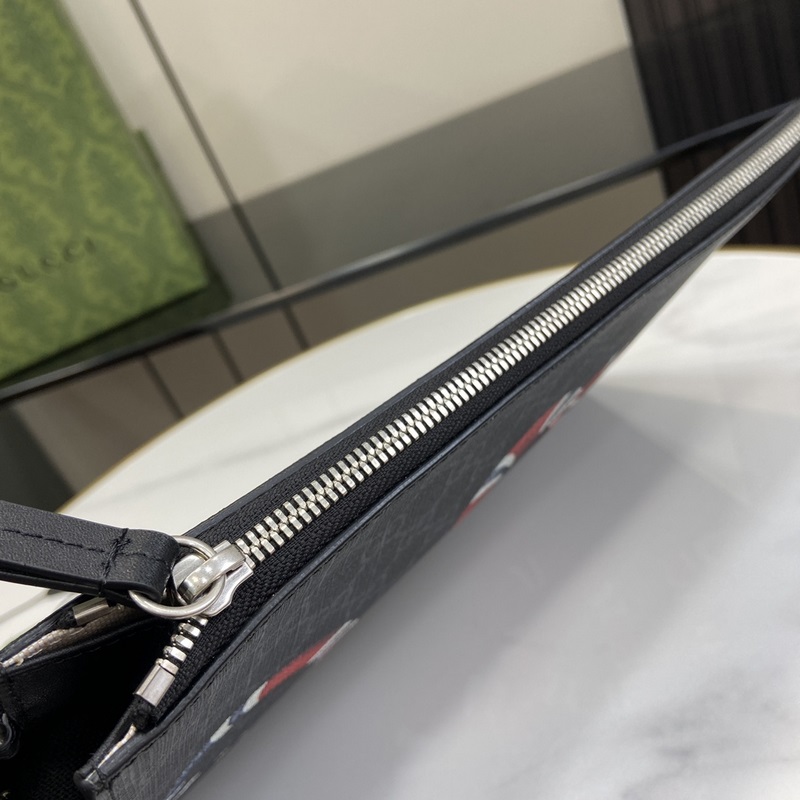 Ophidia系列手包，GG標識由在1930年代出現(xiàn)的Gucci格紋演化而來，并