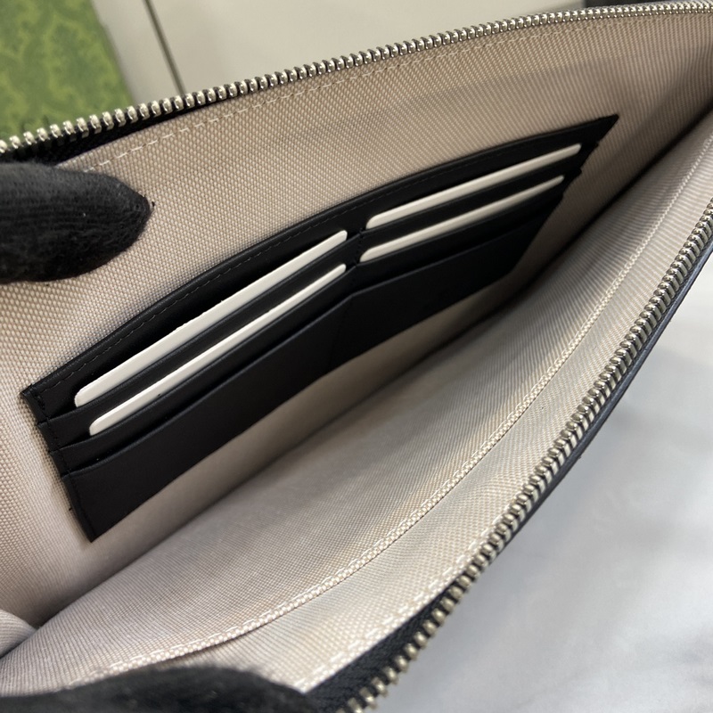 Ophidia系列手包，GG標識由在1930年代出現(xiàn)的Gucci格紋演化而來，并