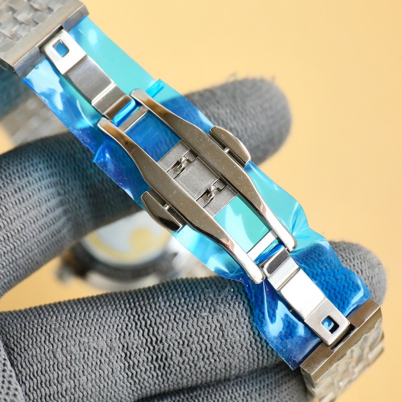 【最新】：萬國 三針設(shè)計【類型】：精品男士腕錶【錶帶】：真牛皮錶帶///31