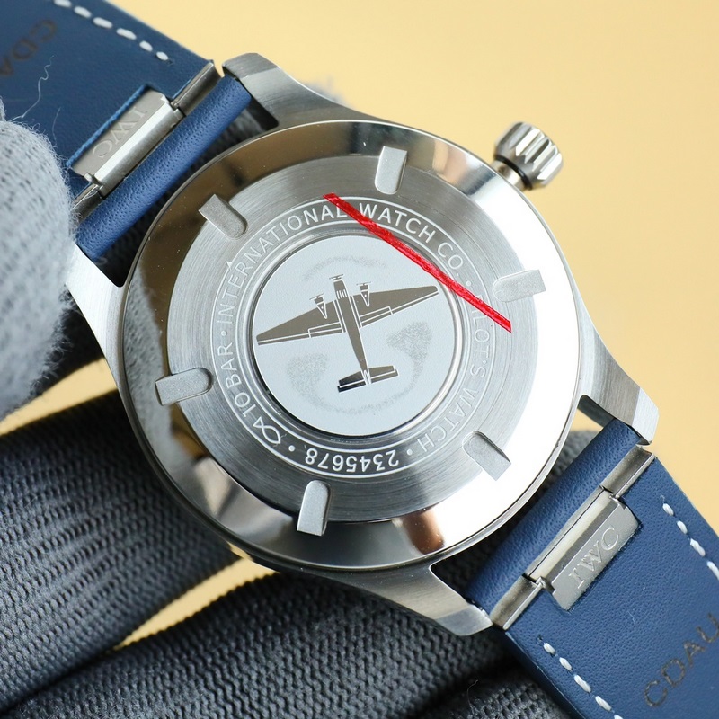 樹立了新的技術標桿，萬國飛行員系列主力款馬克二十系列延續了馬克系列的精髓，配備