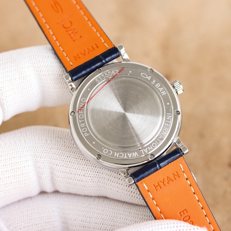 新推出IWC萬國錶柏濤菲諾自動腕錶37mm系列1 ：殼套采用316精鋼材質打磨