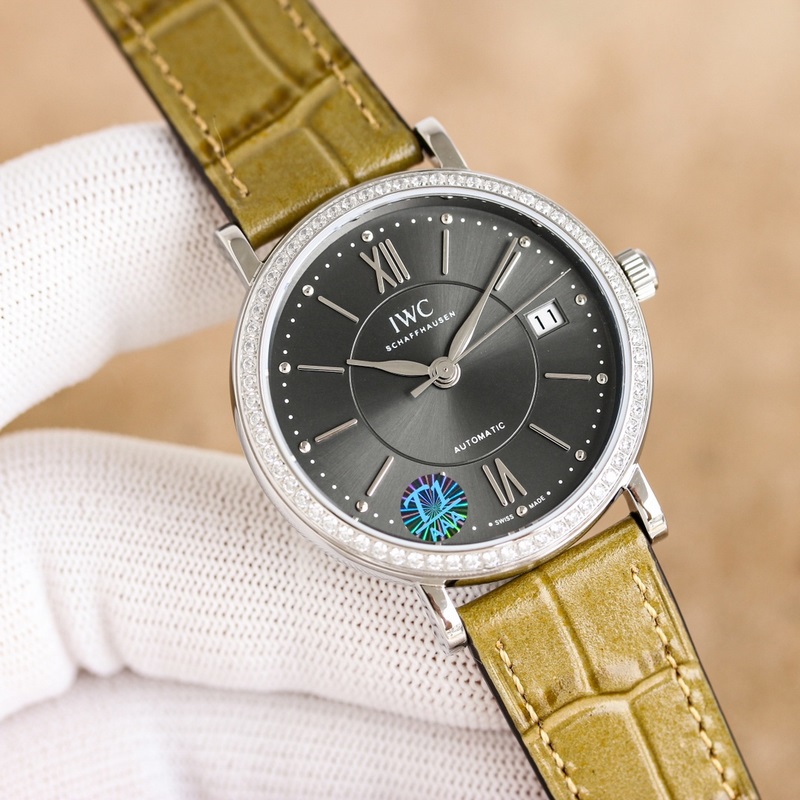 新推出IWC萬國錶柏濤菲諾自動腕錶37mm系列1 ：殼套采用316精鋼材質打磨