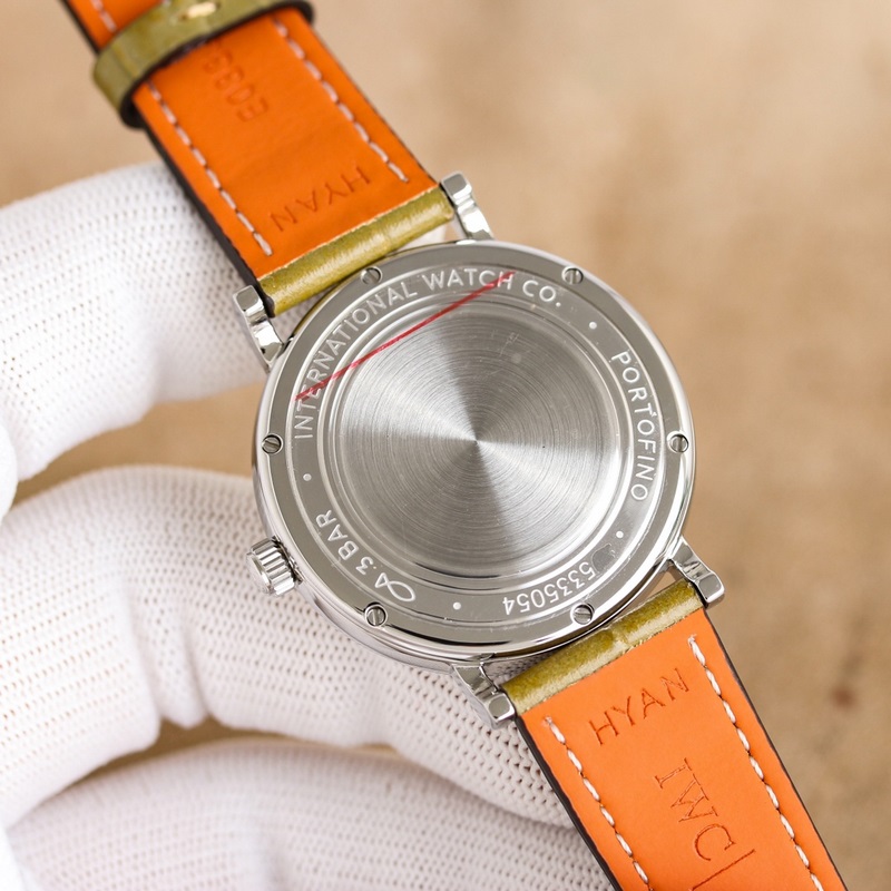 新推出IWC萬國錶柏濤菲諾自動腕錶37mm系列1 ：殼套采用316精鋼材質打磨