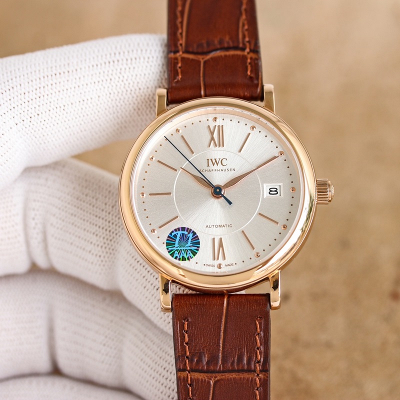 新推出IWC萬國錶柏濤菲諾自動腕錶37mm系列1 ：殼套采用316精鋼材質打磨