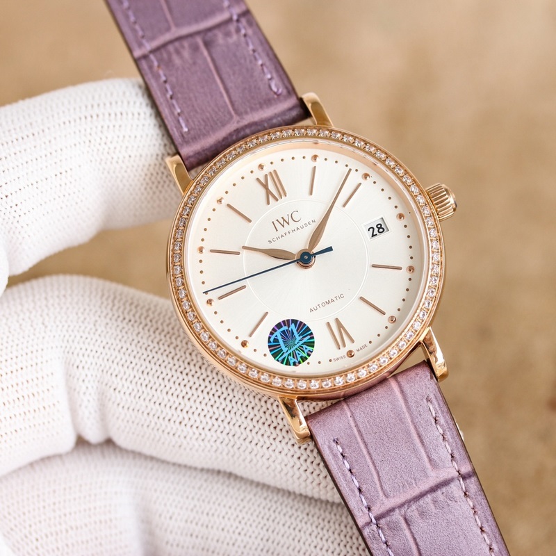 新推出IWC萬國錶柏濤菲諾自動腕錶37mm系列1 ：殼套采用316精鋼材質打磨