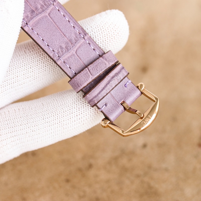 新推出IWC萬國錶柏濤菲諾自動腕錶37mm系列1 ：殼套采用316精鋼材質打磨