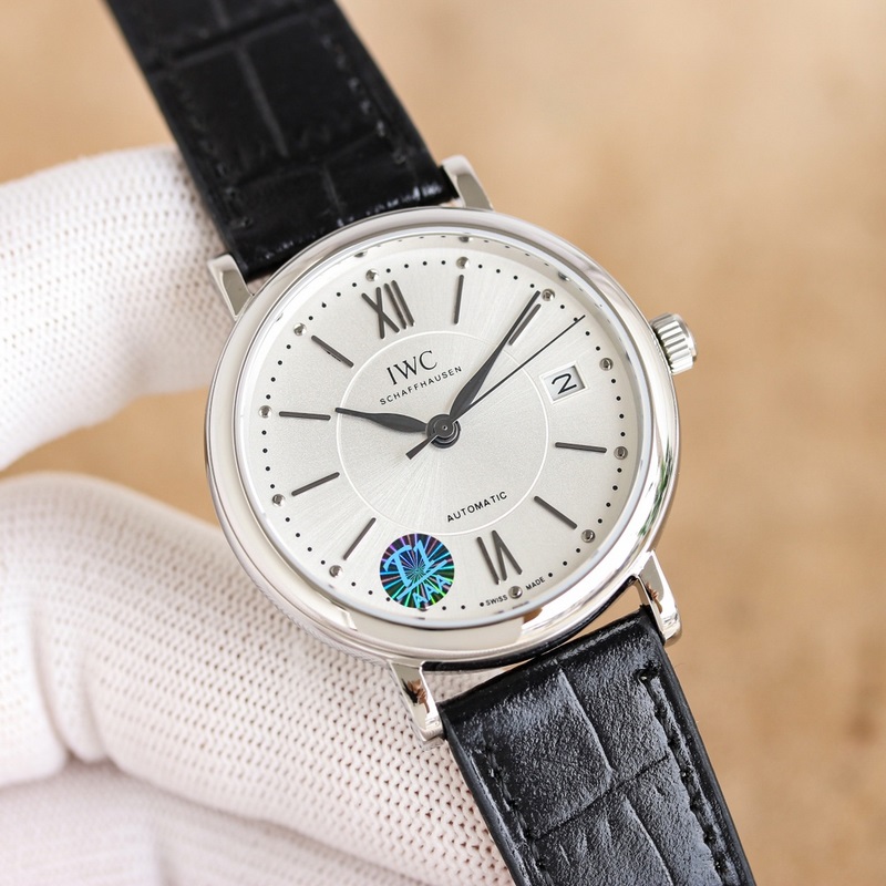 新推出IWC萬國錶柏濤菲諾自動腕錶37mm系列1 ：殼套采用316精鋼材質打磨