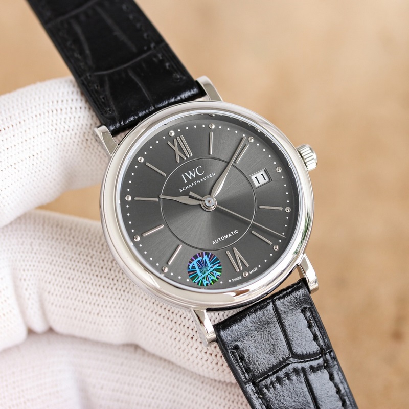 新推出IWC萬國錶柏濤菲諾自動腕錶37mm系列1 ：殼套采用316精鋼材質打磨