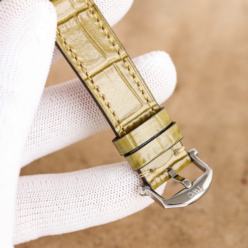 新推出IWC萬國錶柏濤菲諾自動腕錶37mm系列1 ：殼套采用316精鋼材質打磨