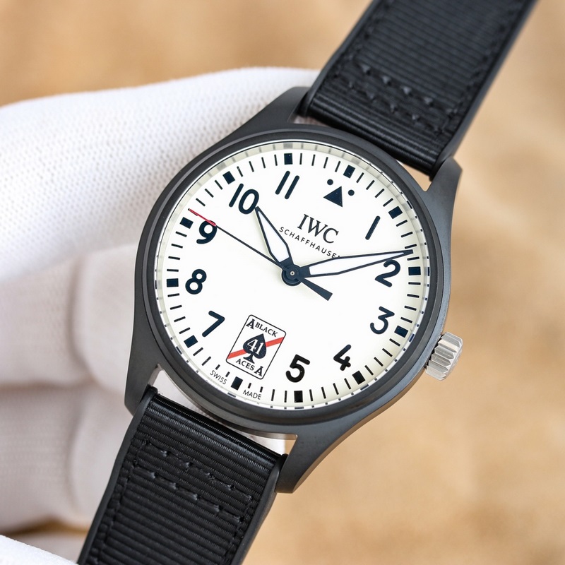 利用最新的精密AI電噴技術(shù)，終于試驗(yàn)出少量的零色差的萬(wàn)國(guó)黑___（全場(chǎng)唯一去