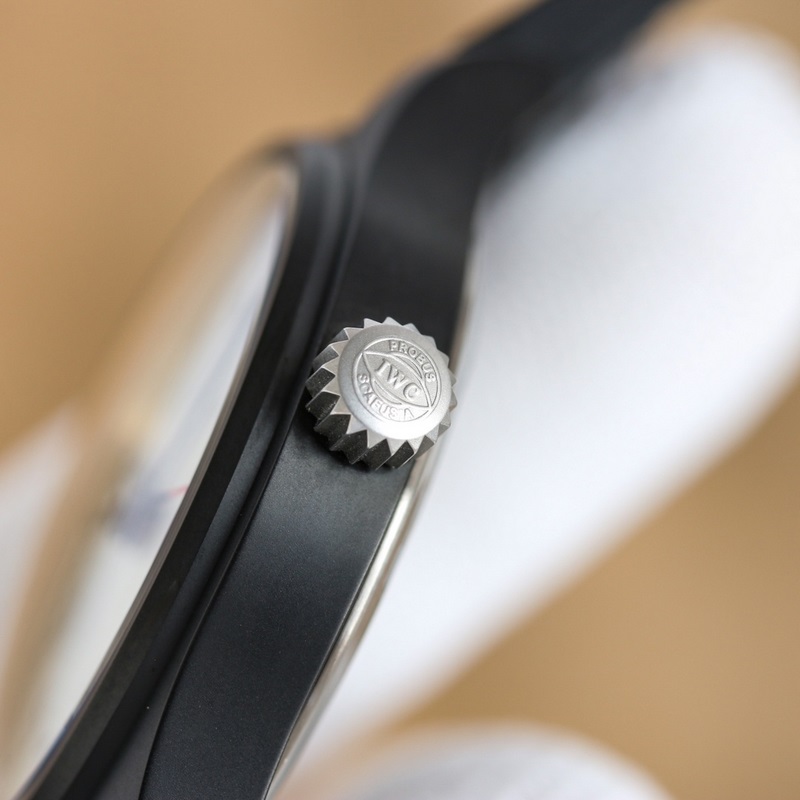 利用最新的精密AI電噴技術(shù)，終于試驗(yàn)出少量的零色差的萬(wàn)國(guó)黑___（全場(chǎng)唯一去