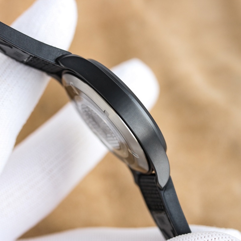 利用最新的精密AI電噴技術(shù)，終于試驗(yàn)出少量的零色差的萬(wàn)國(guó)黑___（全場(chǎng)唯一去