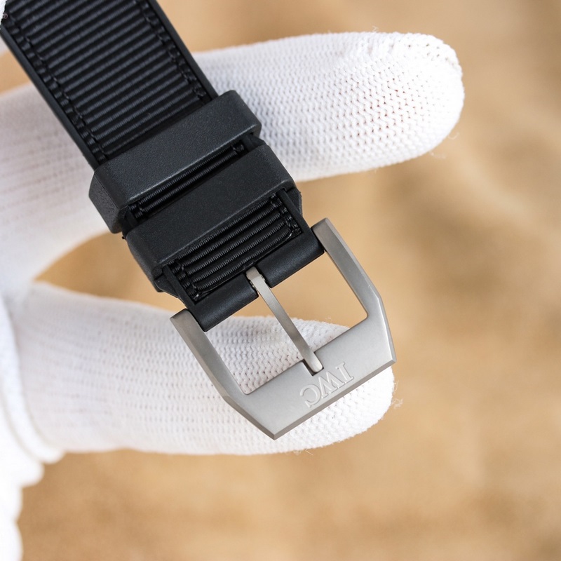 利用最新的精密AI電噴技術(shù)，終于試驗(yàn)出少量的零色差的萬(wàn)國(guó)黑___（全場(chǎng)唯一去