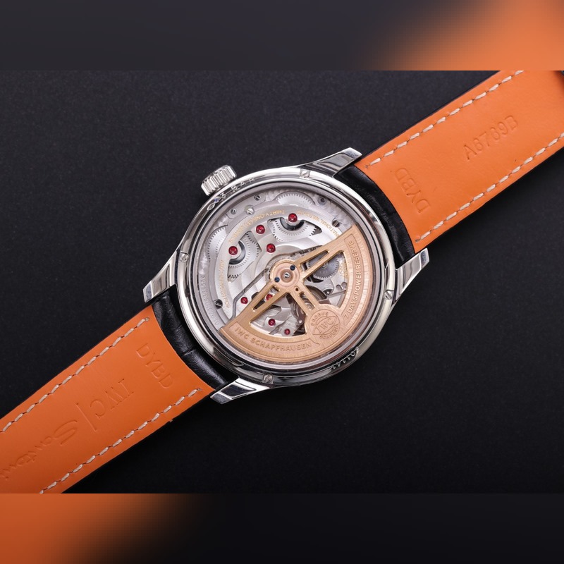 V9萬國葡萄牙系列真萬年曆，複刻界第一支萬年曆萬國，采用進口大精工作為基礎(chǔ)機芯升