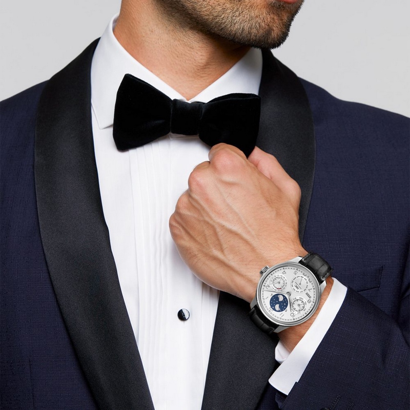 V9萬國葡萄牙系列真萬年曆，複刻界第一支萬年曆萬國，采用進口大精工作為基礎(chǔ)機芯升