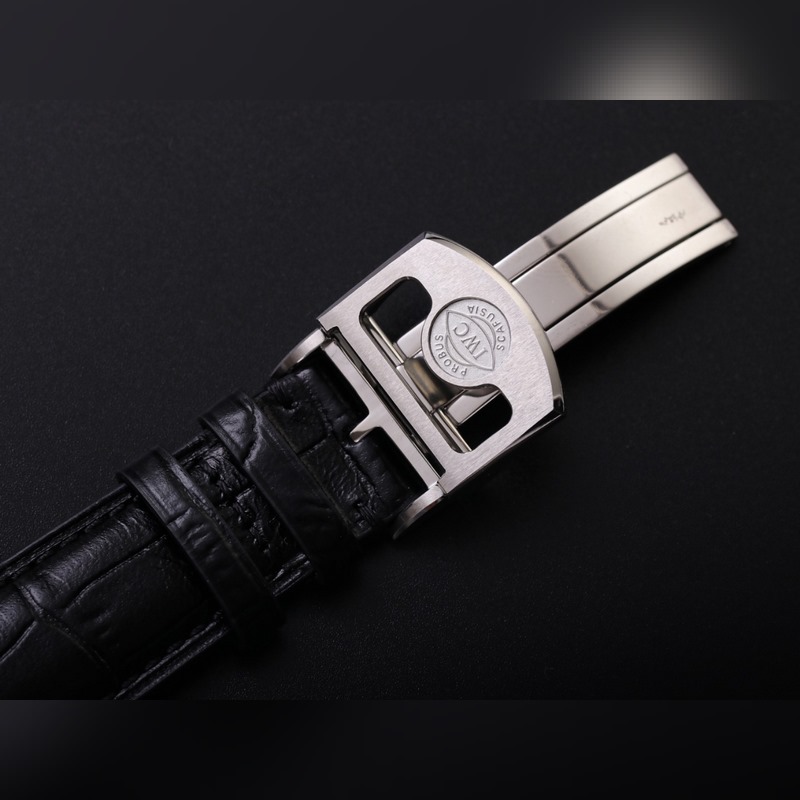 V9萬(wàn)國(guó)葡萄牙系列真萬(wàn)年曆，複刻界第一支萬(wàn)年曆萬(wàn)國(guó)，采用進(jìn)口大精工作為基礎(chǔ)機(jī)芯升