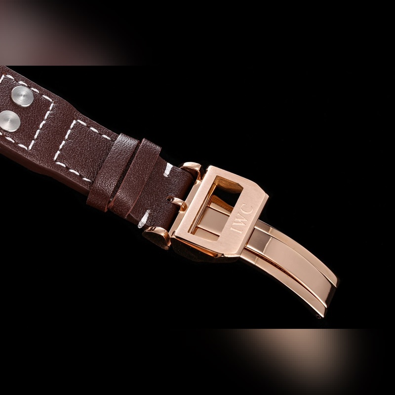 TW新品 顔值巔峰IWC旗下最耀眼的明星，萬國長動能月相專家。全新飛行員系列