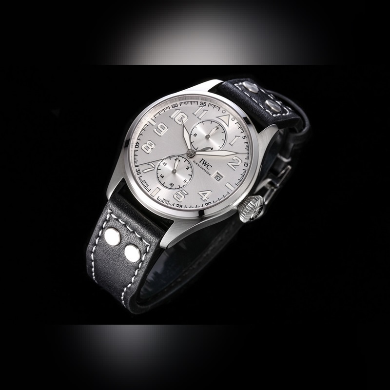 TW新品 顔值巔峰IWC旗下最耀眼的明星，萬國長動能月相專家。全新飛行員系列