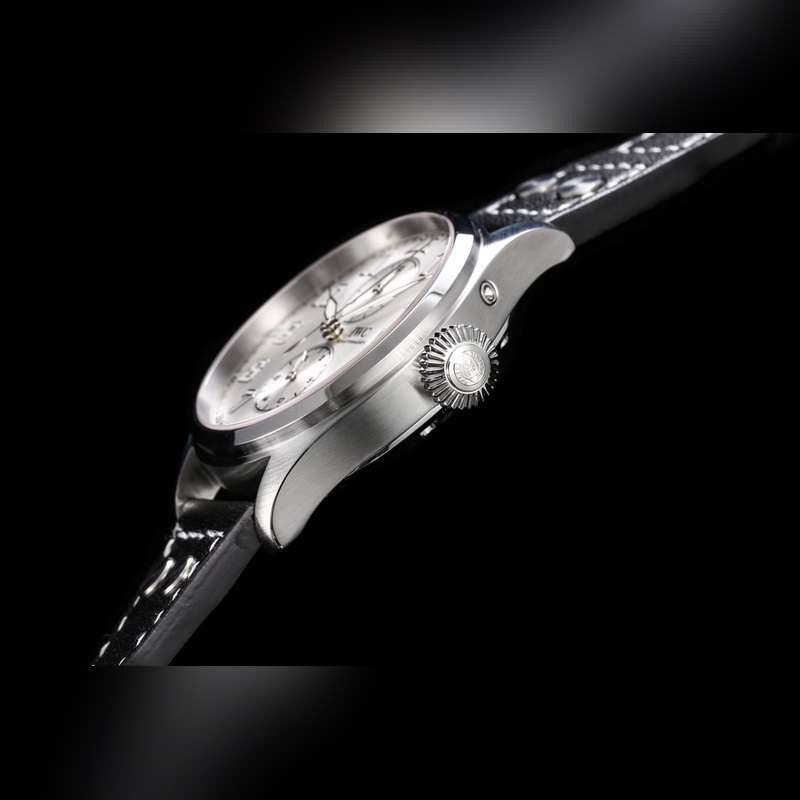 TW新品 顔值巔峰IWC旗下最耀眼的明星，萬國長動能月相專家。全新飛行員系列