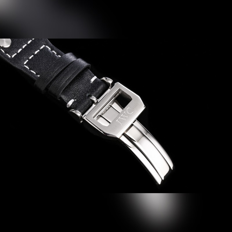 TW新品 顔值巔峰IWC旗下最耀眼的明星，萬國長動能月相專家。全新飛行員系列