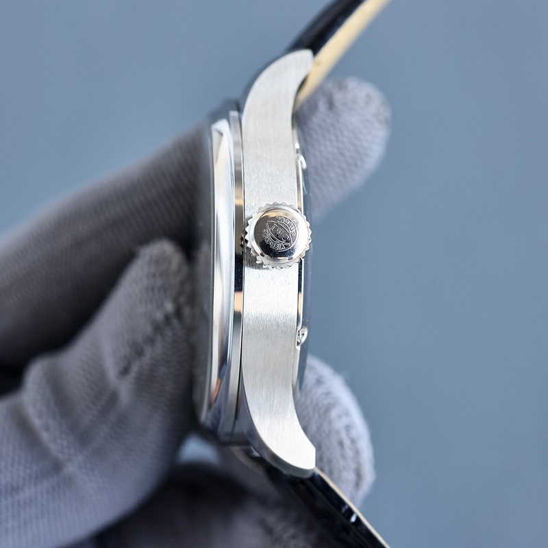 火爆推薦，新款萬國原裝爆款.月相系列.男士腕錶 簡單不失大氣[勝利]搭載精準瑞士