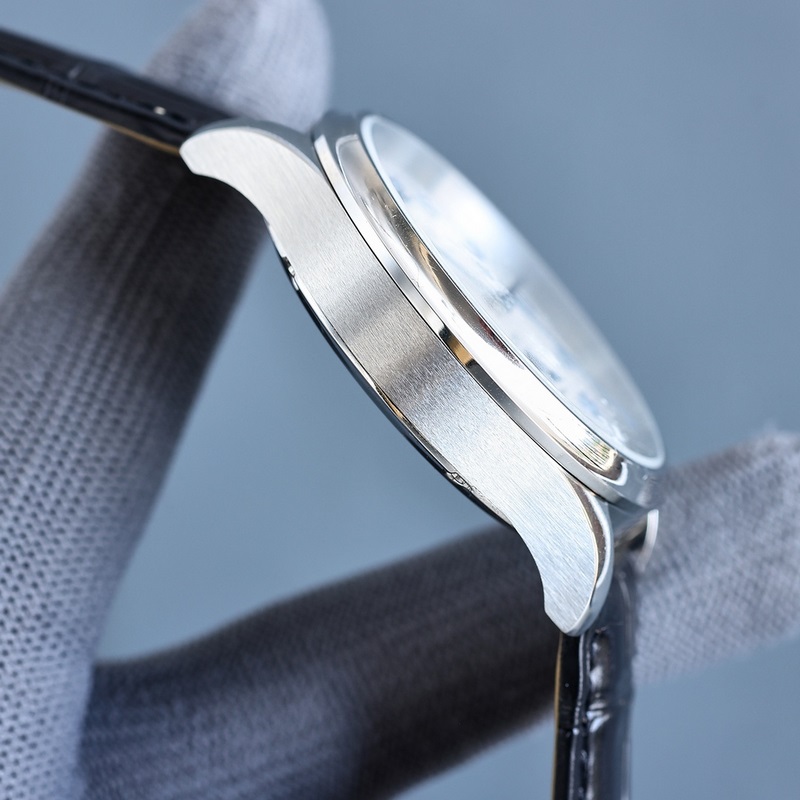 火爆推薦，新款萬國原裝爆款.月相系列.男士腕錶 簡單不失大氣[勝利]搭載精準瑞士