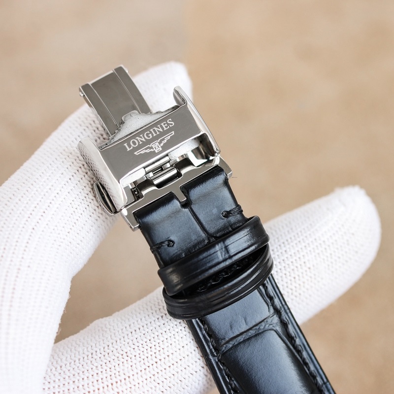 【新品】浪琴 LONGINES-浪琴康卡斯悅動憑借其獨特的設計，實用的功能和舒適