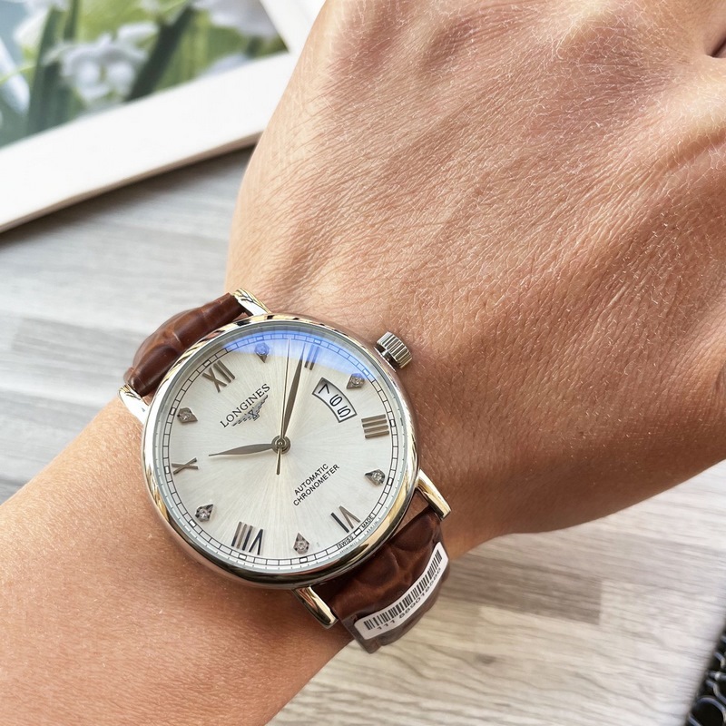 品牌：浪琴(三針新品，商務休閑）奢華大氣類型：精緻男士腕錶（新品）錶帶：真牛皮錶