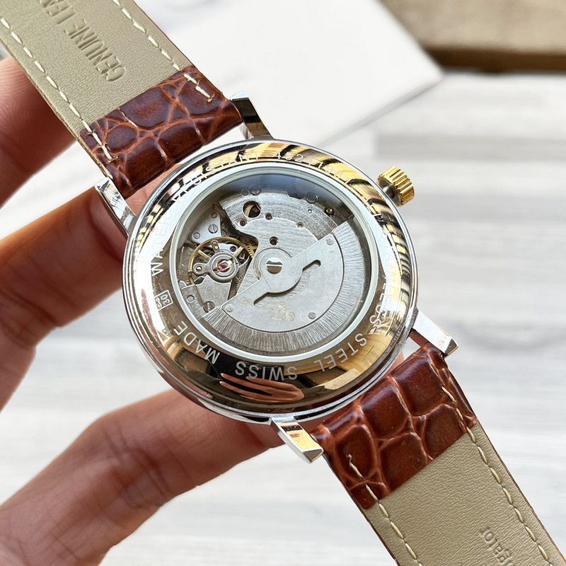 品牌：浪琴(三針新品，商務休閑）奢華大氣類型：精緻男士腕錶（新品）錶帶：真牛皮錶