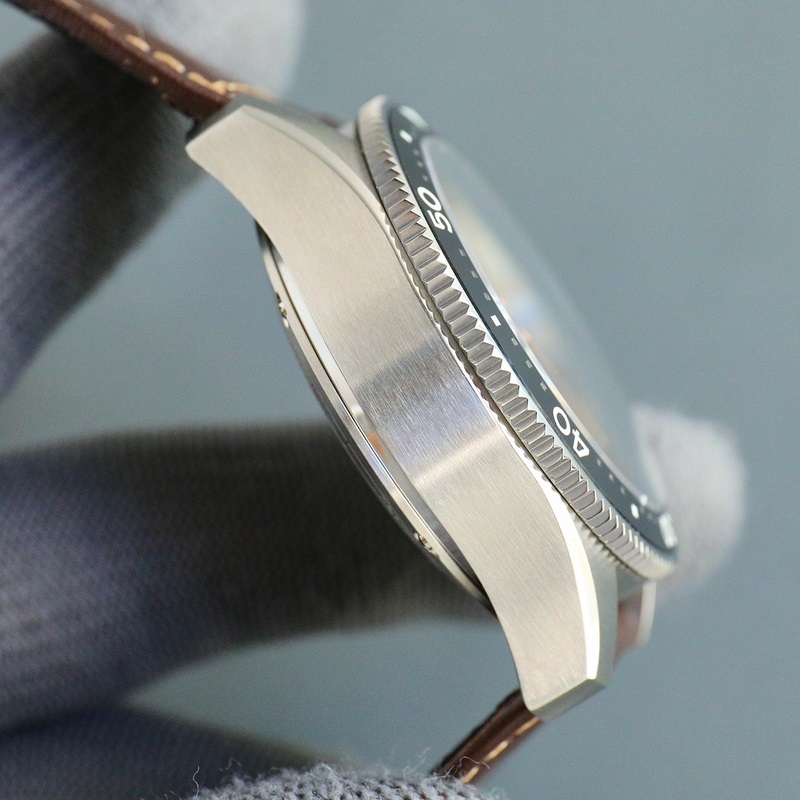 TT廠出品（三碼合一） 浪琴先行者推出一款具備飛返計時腕錶！1 直徑42毫米