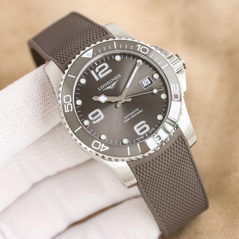 （41，43尺寸同價）探尋浪琴康卡斯?jié)撍盗械膴W秘運動優(yōu)雅的浪琴康卡斯系列腕