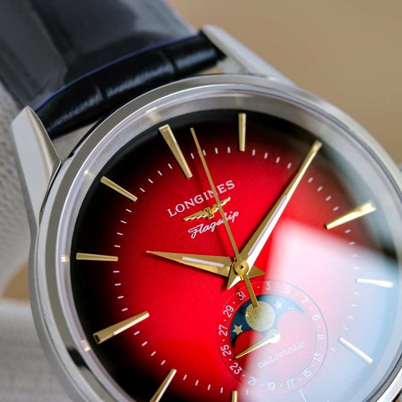 （三碼合一）3D首推，浪琴軍旗經(jīng)典複刻日月星辰腕錶，新款上市！ 字面：采用弧