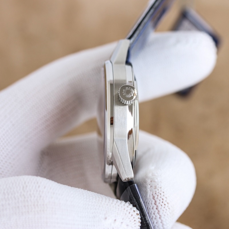 （三碼合一）3D首推，浪琴軍旗經典複刻日月星辰腕錶，新款上市！ 字面：采用弧