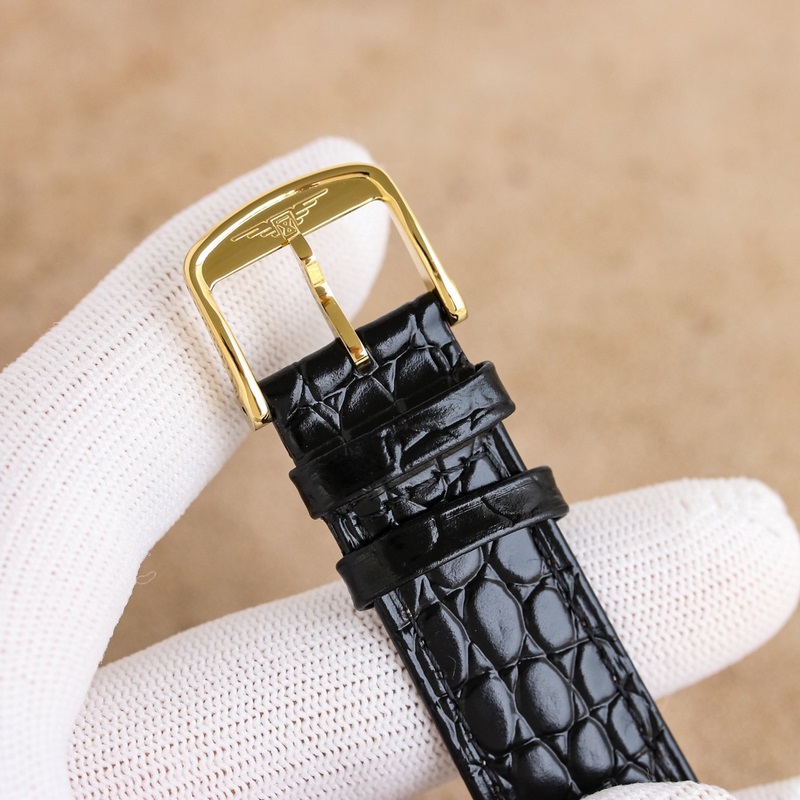 新品浪琴優(yōu)雅系列，腕錶以雋永設(shè)計與精湛工藝，詮釋了品牌對傳統(tǒng)制錶美學(xué)的深刻理解。