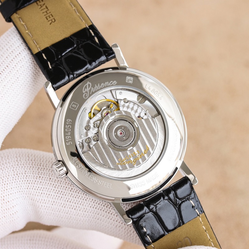 新品浪琴優雅系列，腕錶以雋永設計與精湛工藝，詮釋了品牌對傳統制錶美學的深刻理解。