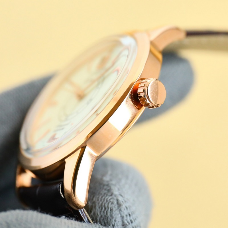 浪琴-康卡斯系列經(jīng)典複刻“獨(dú)眼龍” “獨(dú)眼龍”是浪琴于上世紀(jì)60年代推出的一款