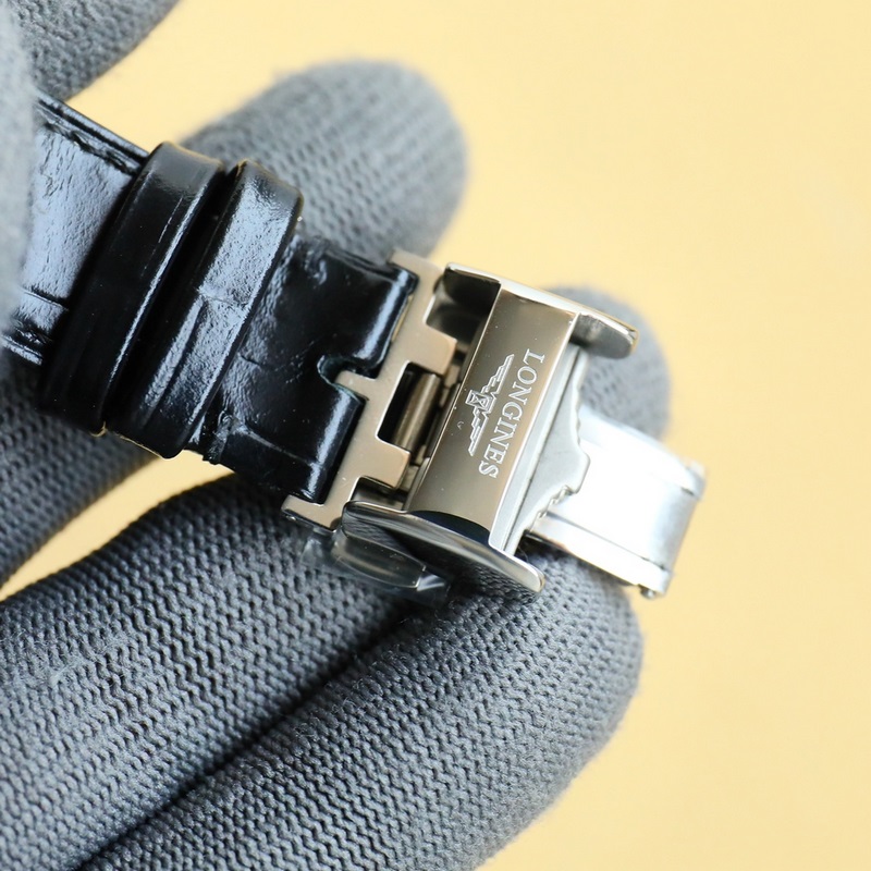 浪琴-康卡斯系列經(jīng)典複刻“獨(dú)眼龍” “獨(dú)眼龍”是浪琴于上世紀(jì)60年代推出的一款