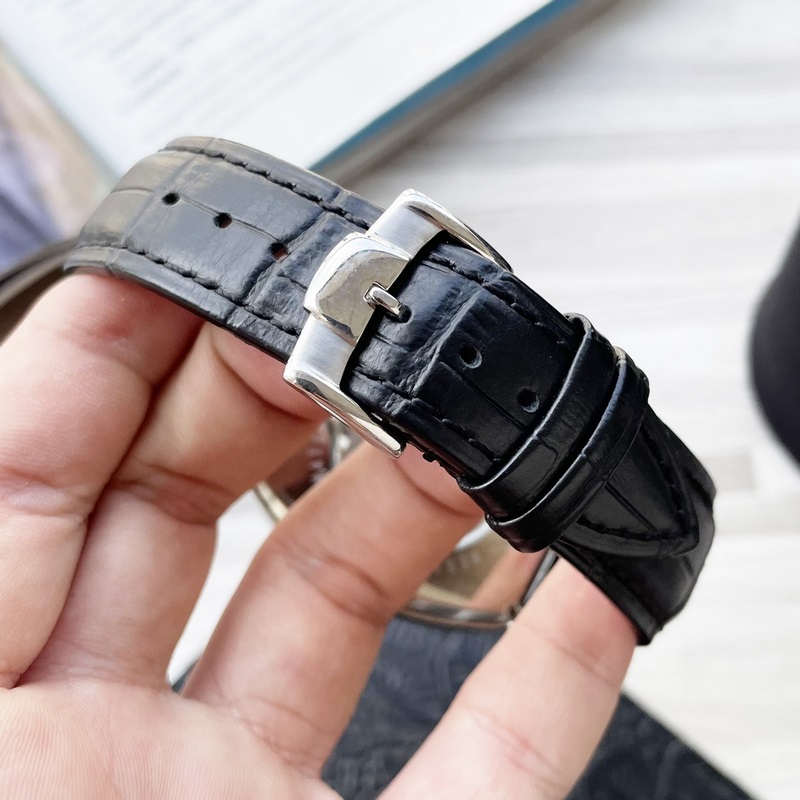 酒桶新品 震撼上市【最新】：浪琴 三針設計【類型】：精品男士腕錶【錶帶】：