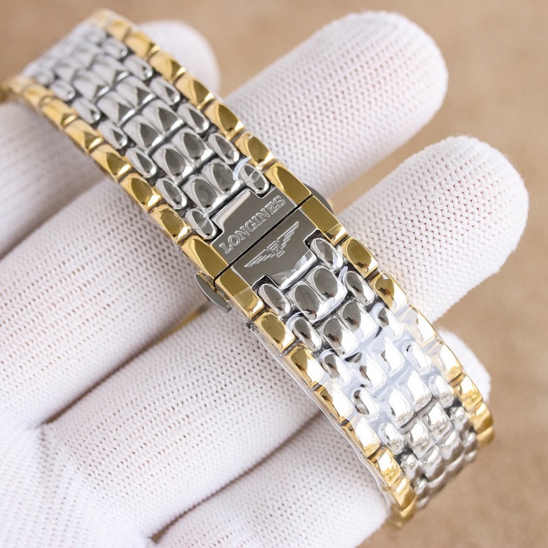 女款_新品浪琴優雅系列，腕錶以雋永設計與精湛工藝，詮釋了品牌對傳統制錶美學的深刻理解。