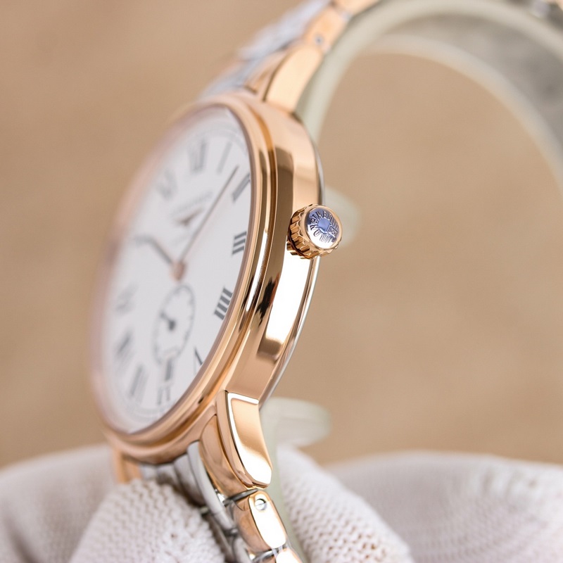 女款_新品浪琴優雅系列，腕錶以雋永設計與精湛工藝，詮釋了品牌對傳統制錶美學的深刻理解。