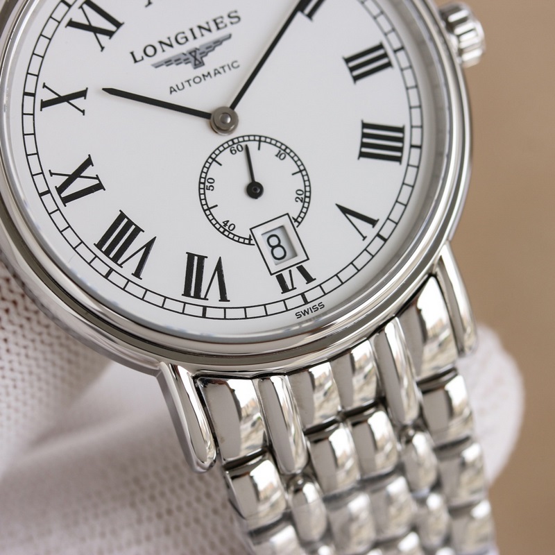 女款_新品浪琴優雅系列，腕錶以雋永設計與精湛工藝，詮釋了品牌對傳統制錶美學的深刻理解。