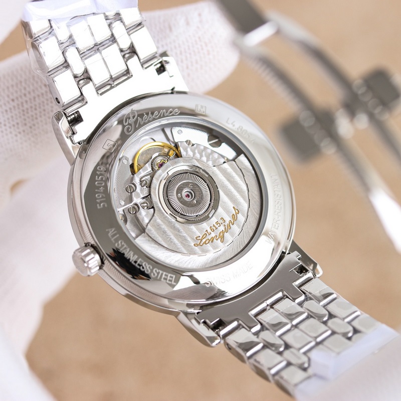 女款_新品浪琴優雅系列，腕錶以雋永設計與精湛工藝，詮釋了品牌對傳統制錶美學的深刻理解。