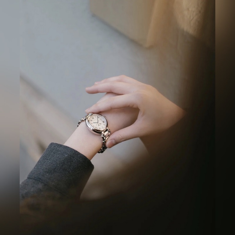 女款_KL【可樂】工廠浪琴優(yōu)雅系列心月女錶——璀璨心月，奇幻優(yōu)雅腕錶數(shù)據(jù)：型號L8.