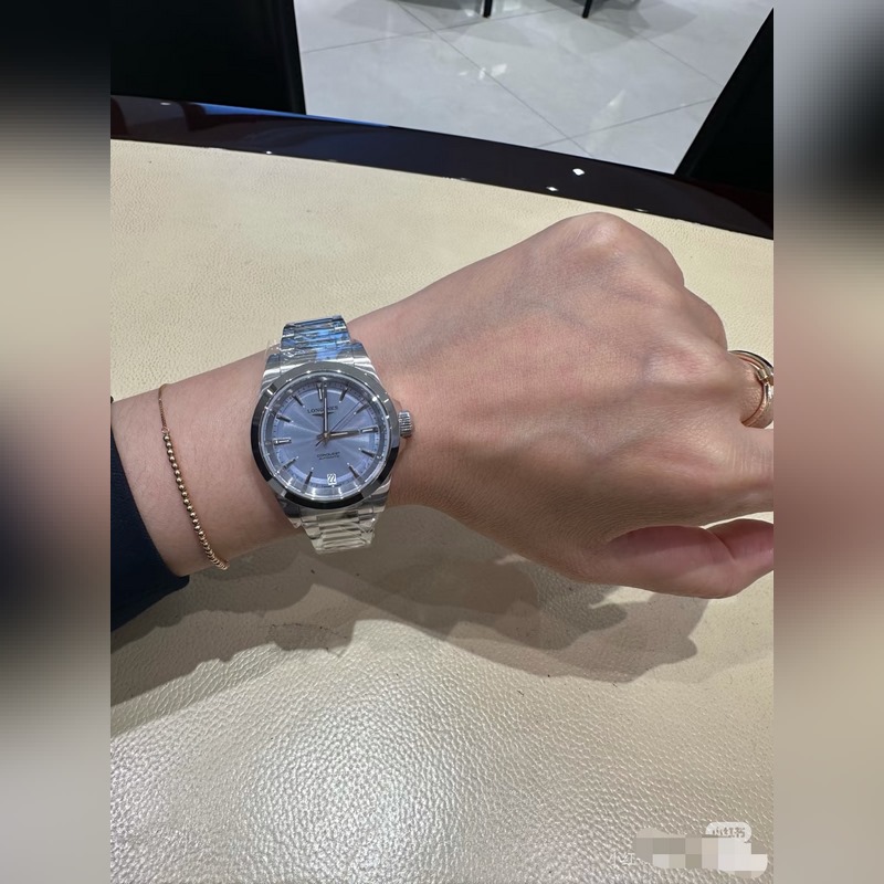 女款_浪琴康卡斯悅動系列 女裝34mm尺寸，316精鋼材質，一圈一殼，CNC精工藝打造