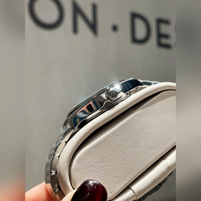 女款_浪琴康卡斯悅動(dòng)系列 女裝34mm尺寸，316精鋼材質(zhì)，一圈一殼，CNC精工藝打造