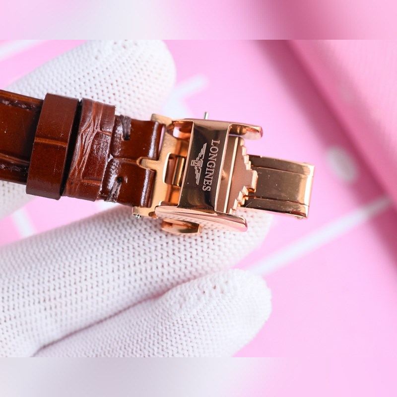 女款_最新力薦浪琴女款爆款，女裝腕錶，青春年華，可以搭配更多顔色皮帶鏡面：藍寶石水晶