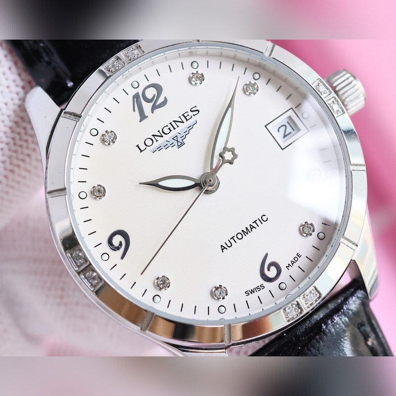 女款_最新力薦浪琴女款爆款，女裝腕錶，青春年華，可以搭配更多顔色皮帶鏡面：藍寶石水晶