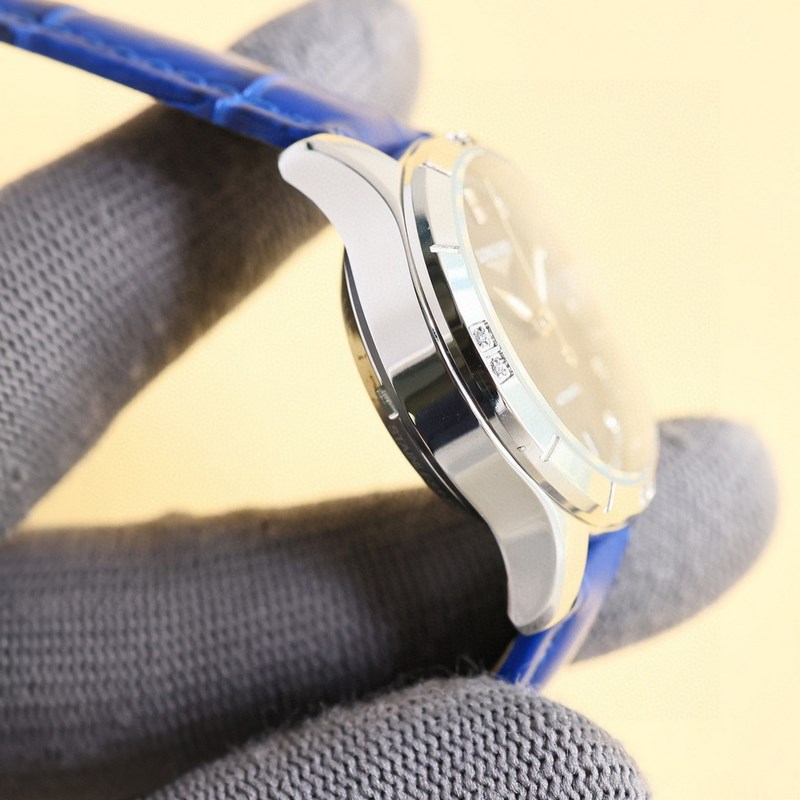 女款_二零二五浪琴最新女款， 小紅書爆款，腕錶，青春年華，可以搭配更多顔色皮帶鏡面：